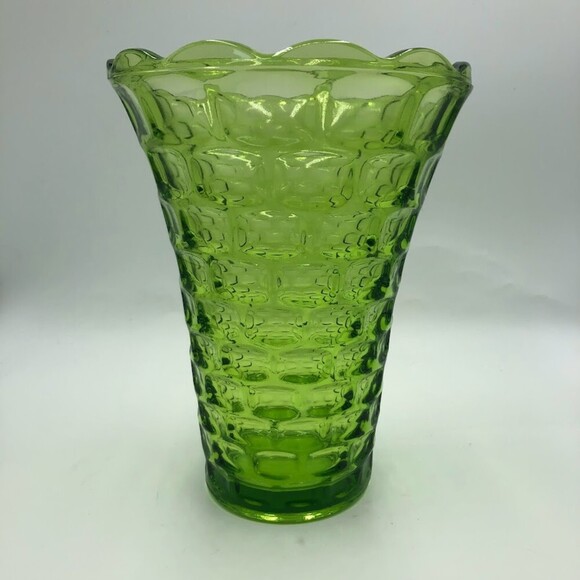 Vintage Green Glass Textured Scalloped Edge Flower Floral Tabletop Vase - Picture 3 of 12
